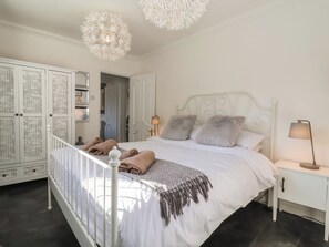 3 bedrooms, individually decorated, individually furnished, free WiFi