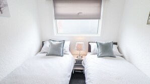 Cottage | 2 bedrooms, WiFi (free), individually decorated, individually furnished - 104 The Laurels (Skegness)