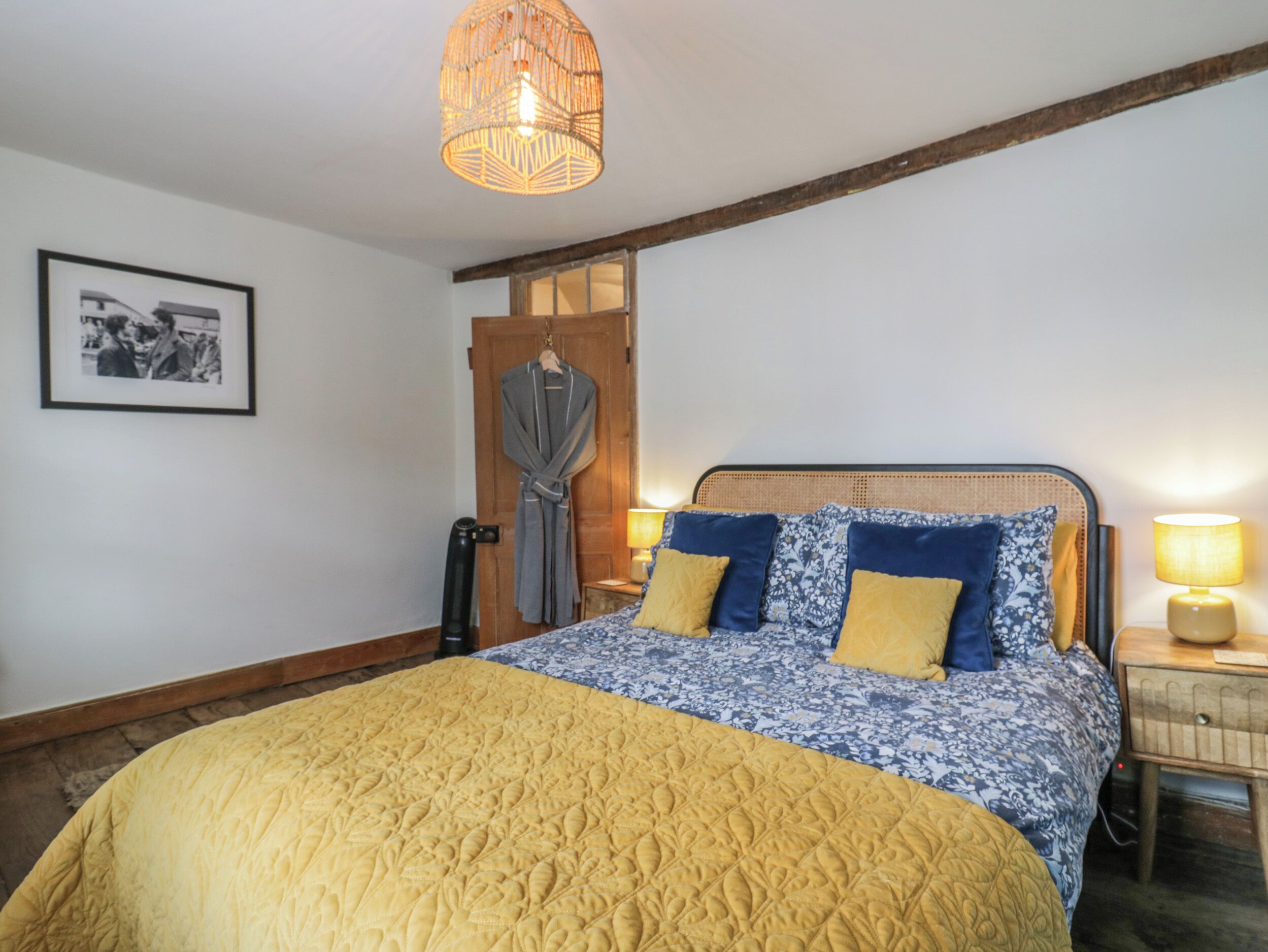 2 bedrooms, individually decorated, individually furnished, free WiFi