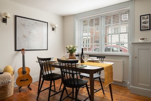 Dining - Hudson House (Milton Keynes)