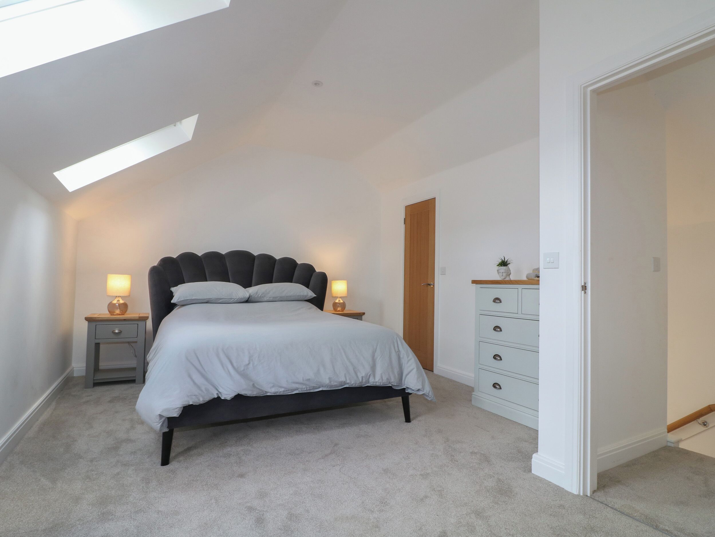 2 bedrooms, individually decorated, individually furnished, free WiFi