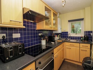 Réfrigérateur, lave-vaisselle, bouilloire électrique, grille-pain