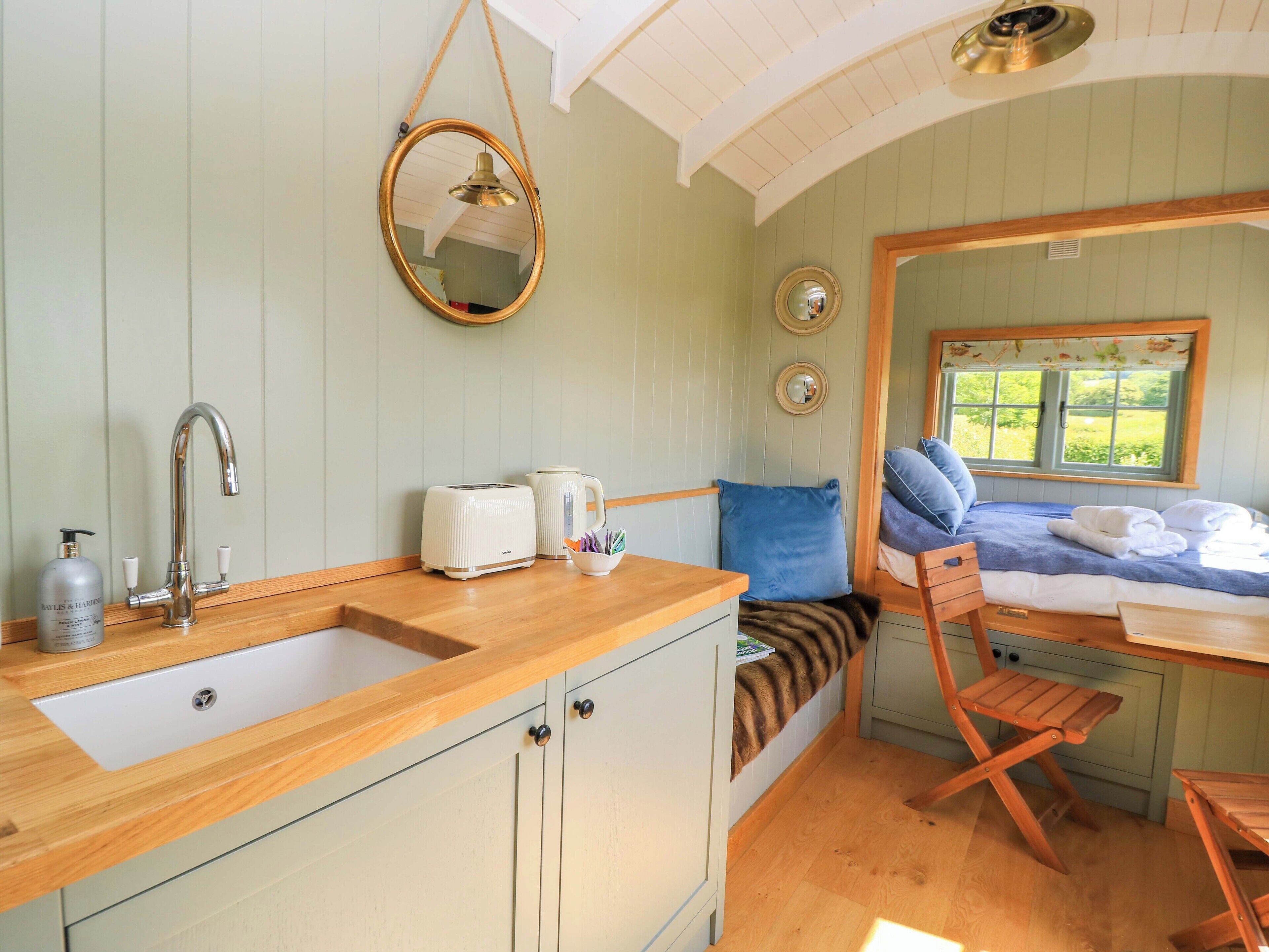 Cottage | 1 bedroom, individually decorated, individually furnished, free WiFi