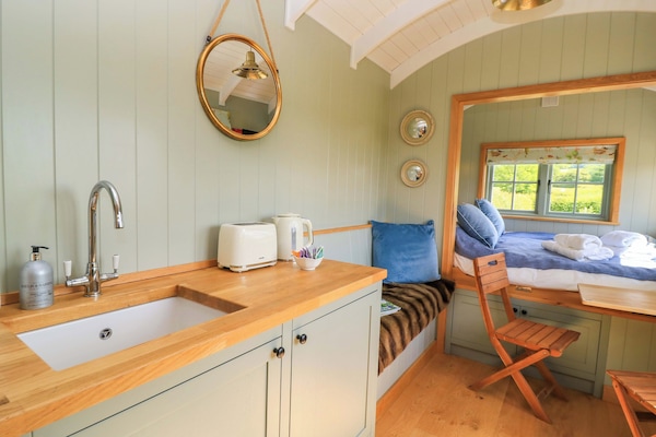 Cottage | 1 bedroom, individually decorated, individually furnished, free WiFi