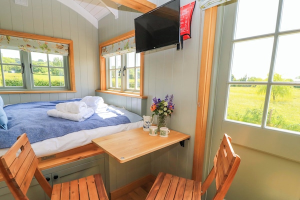 Cottage | 1 bedroom, individually decorated, individually furnished, free WiFi