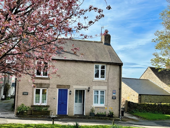 Exterior - Cross View (Buxton)