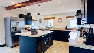 Ferienhaus | Eigene Küche | Kühlschrank, Geschirrspüler, Wasserkocher, Toaster