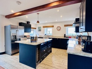 Cottage | Private kitchen | Fridge, dishwasher, electric kettle, toaster