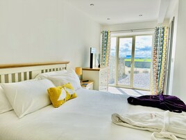 3 habitaciones, decoración personalizada y muebles diferentes 