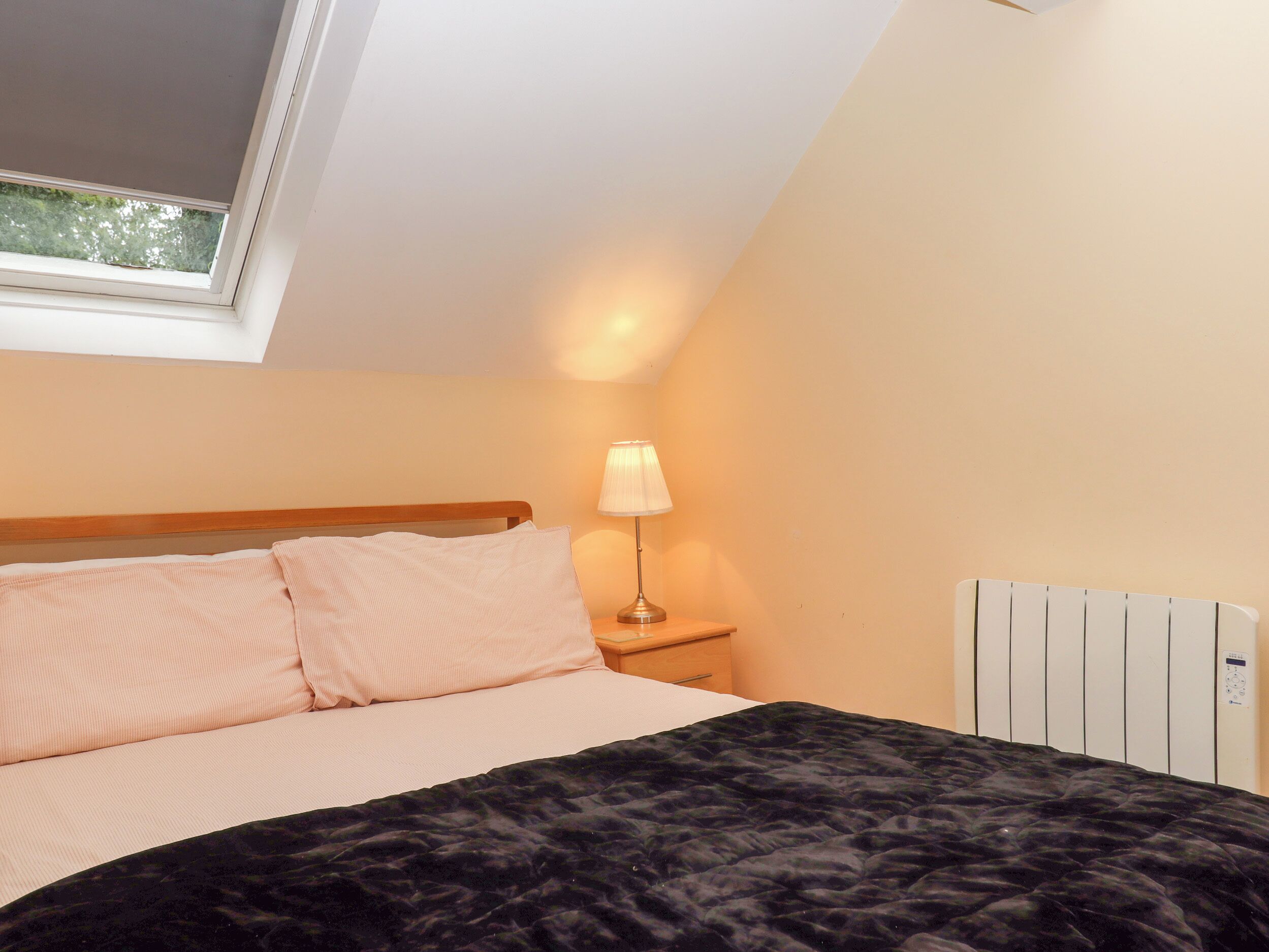 2 bedrooms, individually decorated, individually furnished, free WiFi