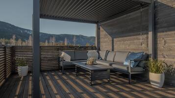 Deluxe Cabin, Beach View | Terrace/patio