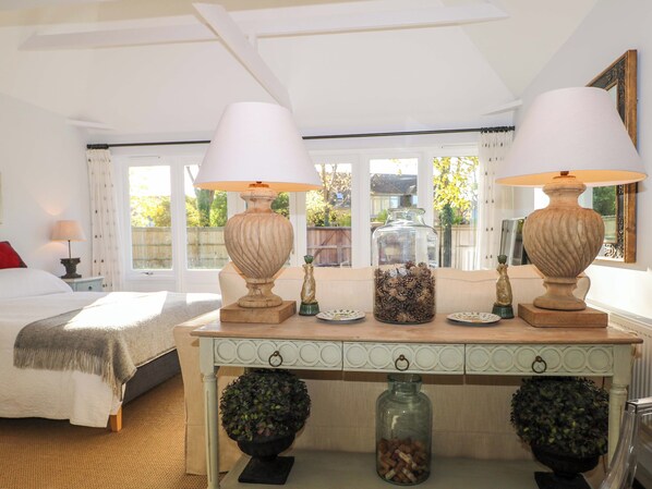 1 habitación, decoración personalizada y muebles diferentes