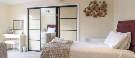 4 bedrooms, individually decorated, individually furnished, free WiFi