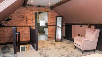 4 bedrooms, individually decorated, individually furnished, free WiFi