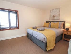 2 bedrooms, individually decorated, individually furnished, free WiFi