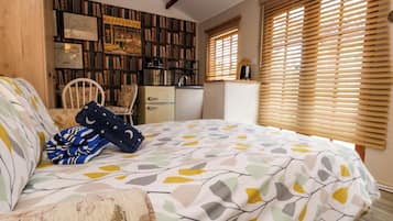 1 kamar tidur dan didekorasi berbeda-beda