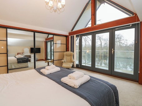 4 bedrooms, individually decorated, individually furnished, free WiFi