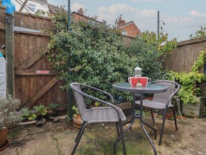 Outdoor dining - Puffins (Sidmouth)