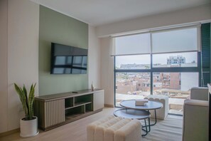 Een televisie en een kantoor
