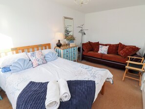 Cottage | 3 bedrooms, individually decorated, individually furnished, free WiFi - Coastal Retreat (Seahouses)