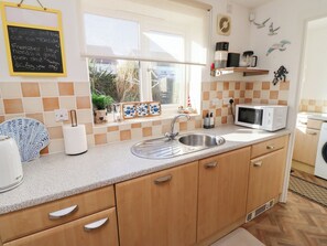 Private kitchen - Coastal Retreat (Seahouses)