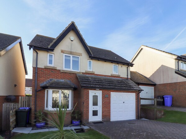 Exterior - Coastal Retreat (Seahouses)