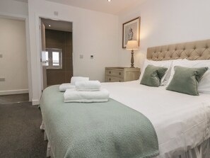 3 bedrooms, individually decorated, individually furnished, free WiFi