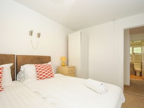 2 habitaciones, decoración personalizada y muebles diferentes