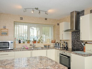 Cookware/dishes/utensils - Tamar 28 (Gunnislake)