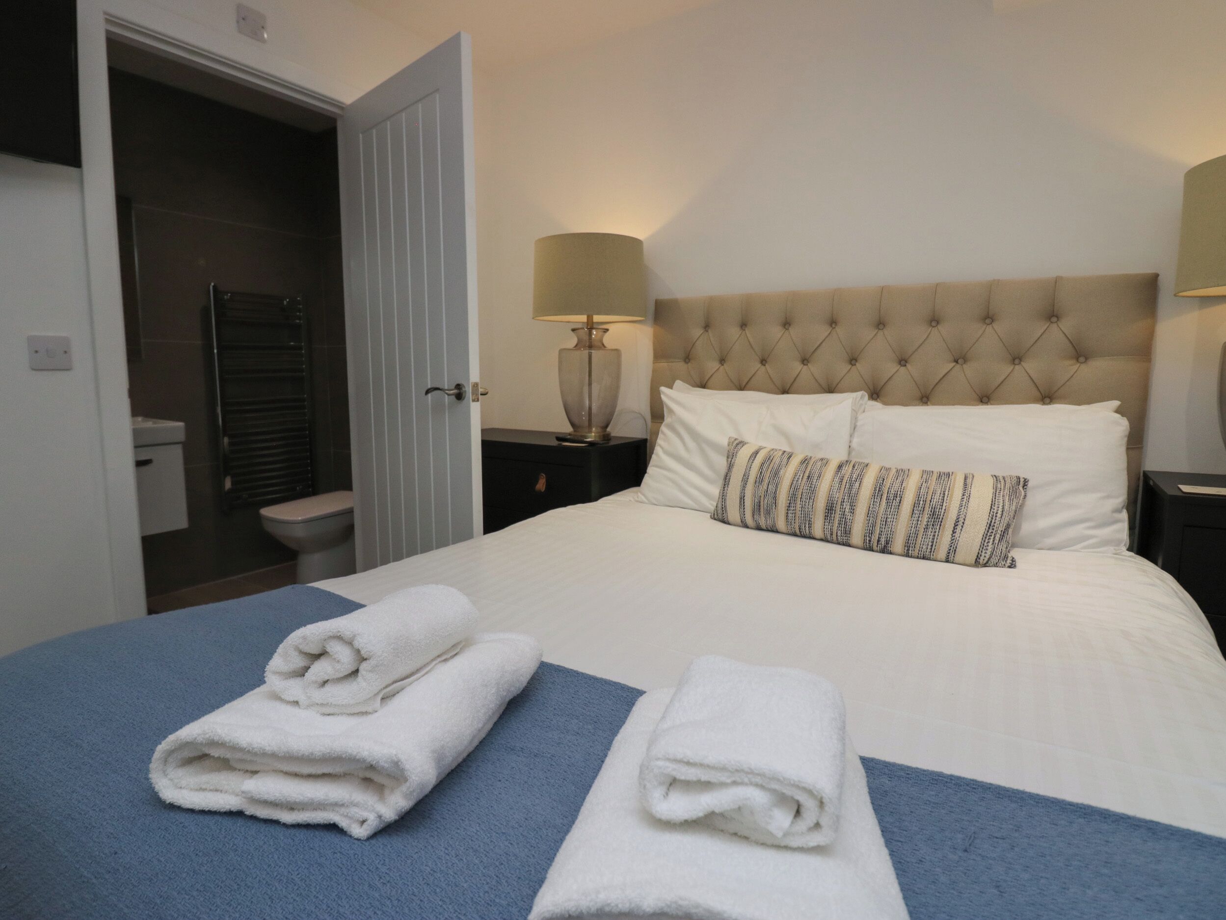 2 bedrooms, individually decorated, individually furnished, free WiFi