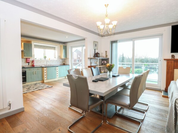 Dining - White Gables (Norwich)