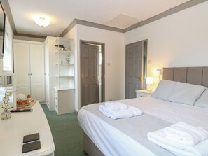 5 bedrooms, individually decorated, individually furnished, free WiFi - White Gables (Norwich)