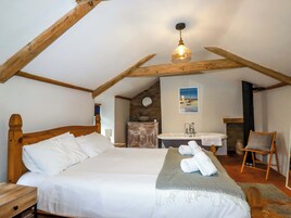 3 bedrooms, individually decorated, individually furnished, free WiFi