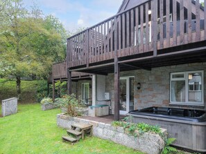 Outdoor spa tub - Valley Lodge 23 (Gunnislake)