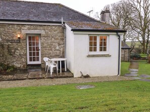 Outdoor dining - The Coach House (Camelford)