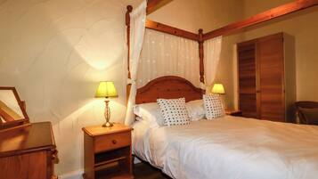 1 bedroom, individually decorated, individually furnished