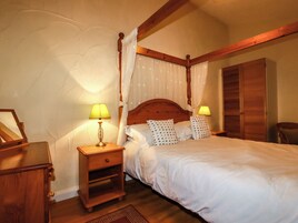 1 bedroom, individually decorated, individually furnished