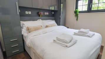 1 bedroom, individually decorated, individually furnished, free WiFi
