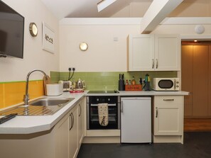 Cookware/dishes/utensils