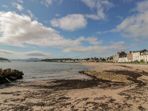 Beach nearby - 8 George Street (Isle of Cumbrae)