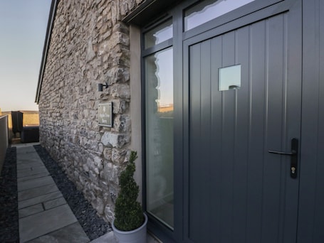 Exterior detail. Apple Tree Barn