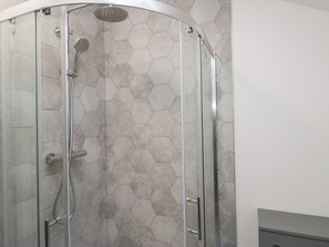 Shower - Apple Tree Barn (Dalton-in-Furness)