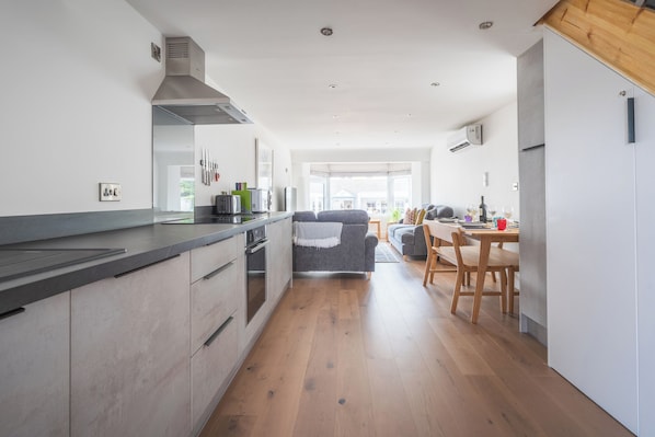 Fridge, dishwasher, electric kettle, toaster - Hoheck (Pwllheli)