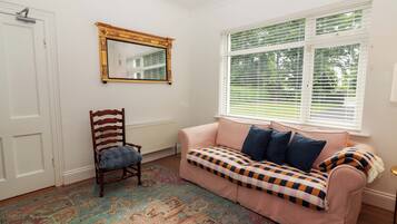 Cottage | Living area