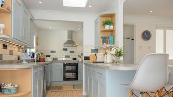 Fridge, dishwasher, electric kettle, toaster