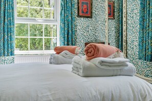 Cottage | 3 bedrooms, individually decorated, individually furnished, free WiFi - Bodior Lodge (Holyhead)