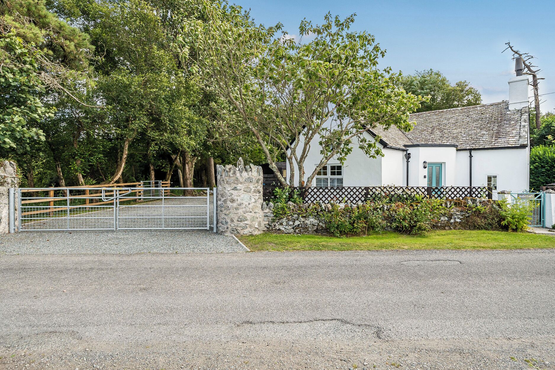 المنطقة المحيطة بالمنشأة