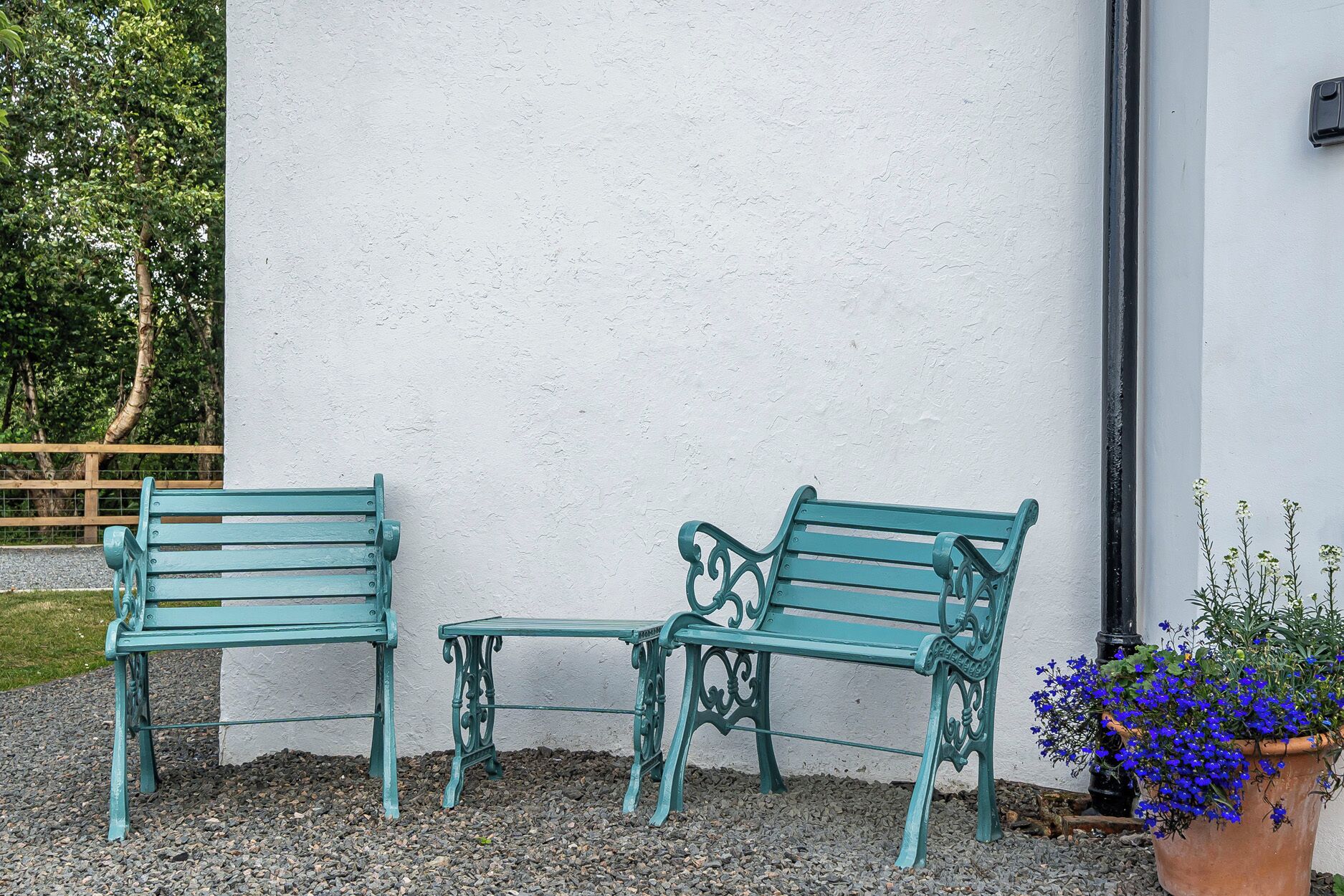 المنطقة المحيطة بالمنشأة