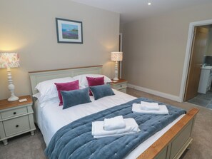 3 Schlafzimmer, individuell dekoriert, individuell eingerichtet