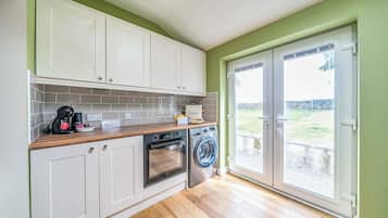 Dishwasher, cookware/dishes/utensils